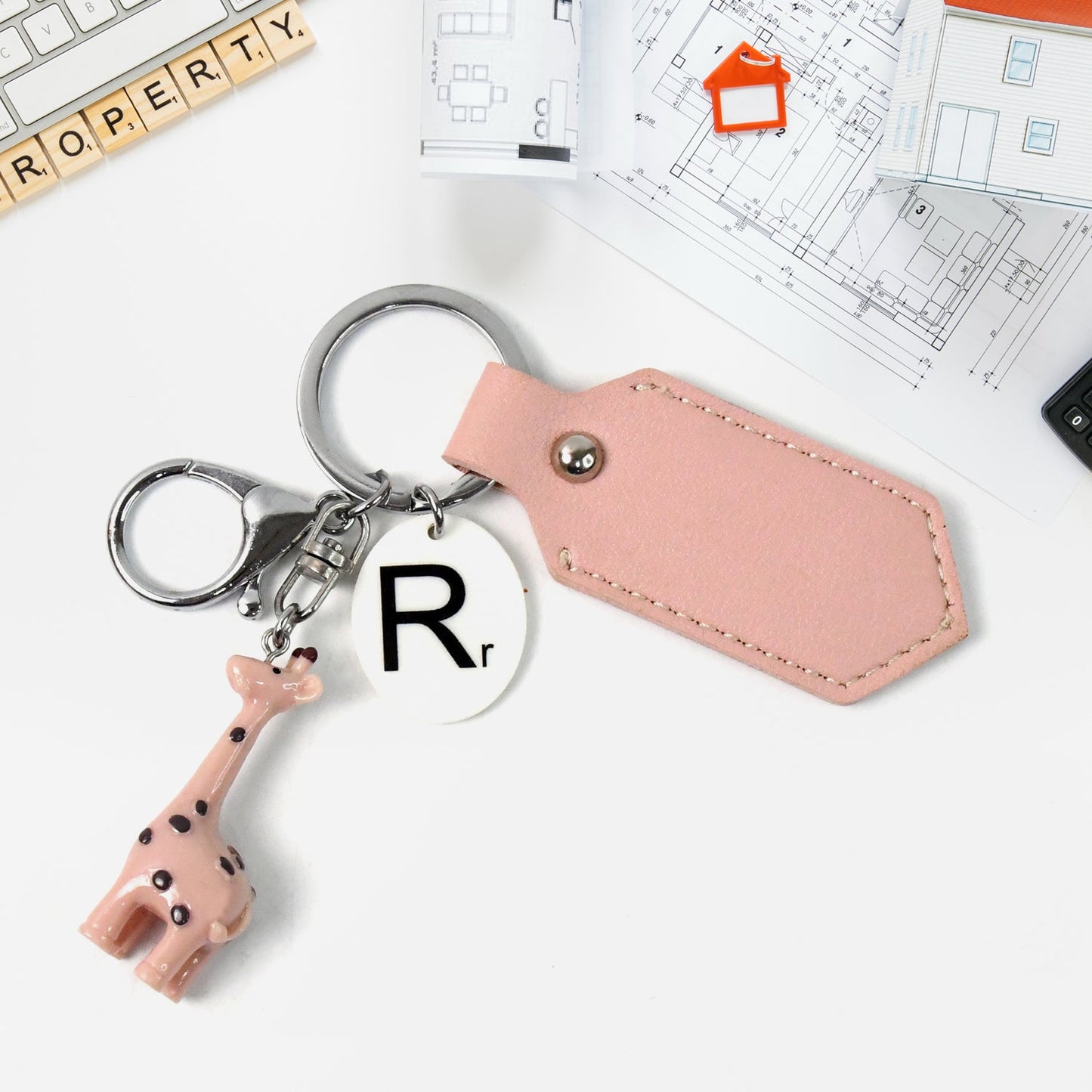 Charming Giraffe Keychain â€“ A Touch of Whimsy for Your Everyday Essentials (1 Pc)