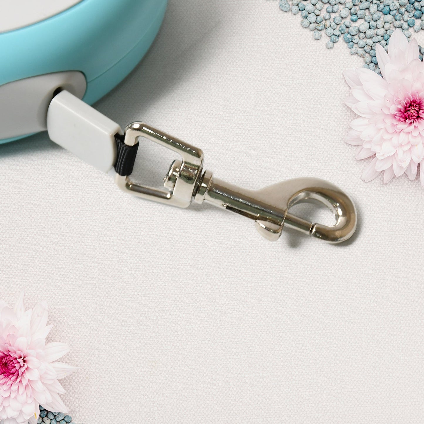 Retractable Dog Leash, Pet Walking Leash with Anti-Slip Handle, Strong Nylon Tape, Tangle-Free, One-Handed One Button Lock & Release, Suitable for Small / Medium Dog Or Cat, 16.5 ft (5 m)Â 