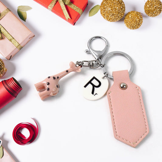 Charming Giraffe Keychain â€“ A Touch of Whimsy for Your Everyday Essentials (1 Pc)