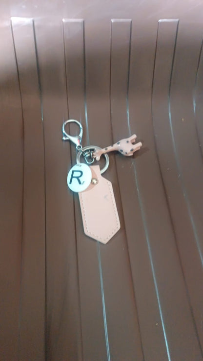 Charming Giraffe Keychain â€“ A Touch of Whimsy for Your Everyday Essentials (1 Pc)